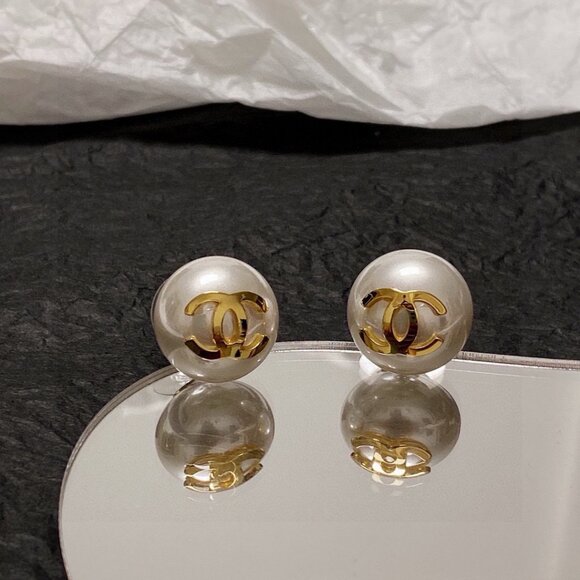 ✅Chanel earrings - Picture 1 of 6